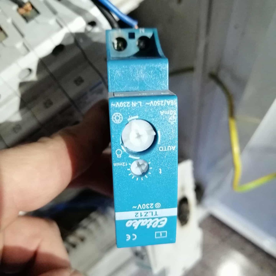 Substituição de relais de contacto escada em condomínio são joão da Madeira