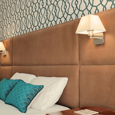 Cabeceira de cama com iluminação integrada