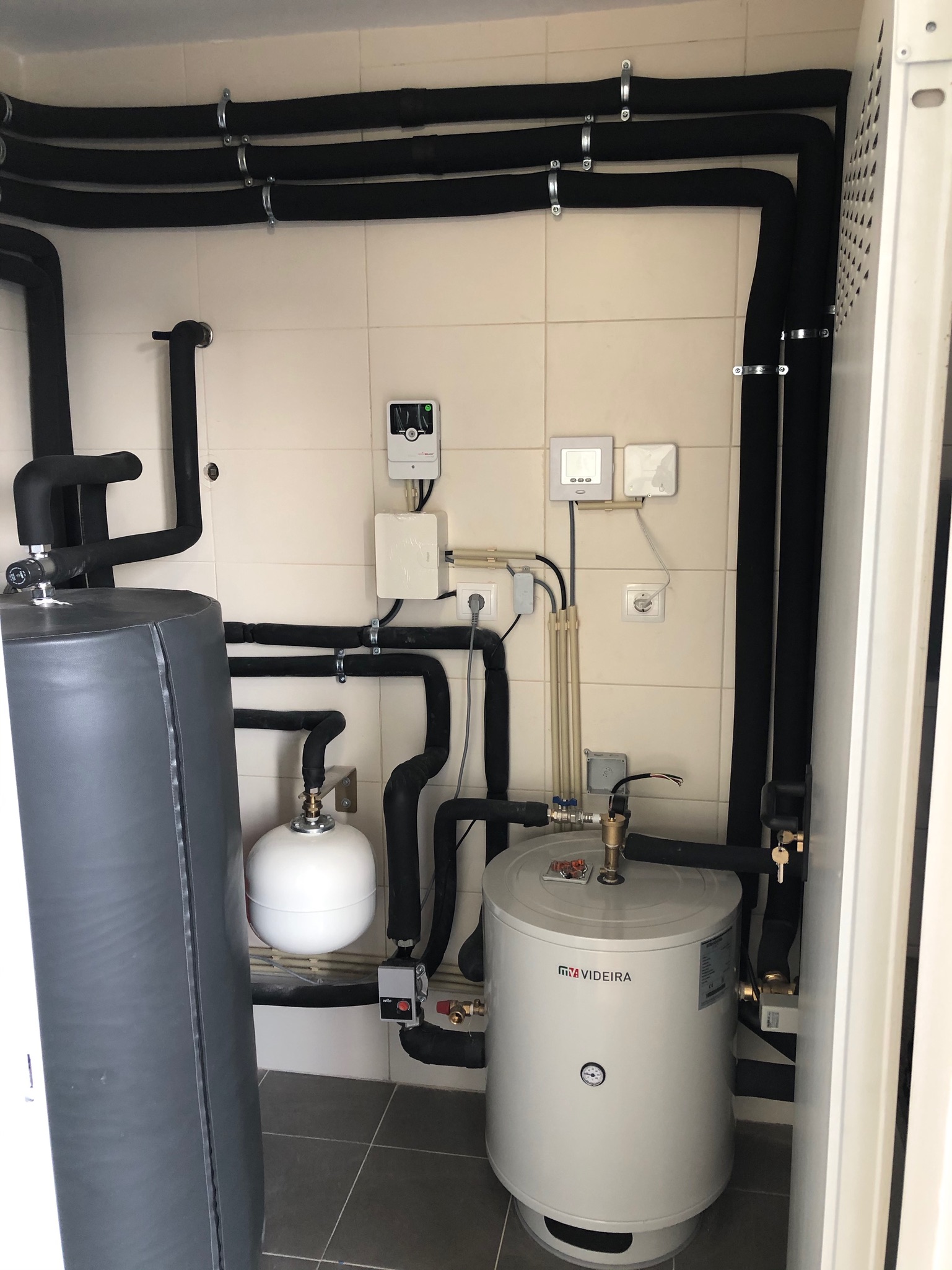 Sistema de climatização de e Aguas Quentes com Bomba de calor