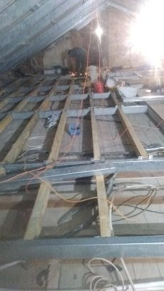 Estrutura metálica piso sótão