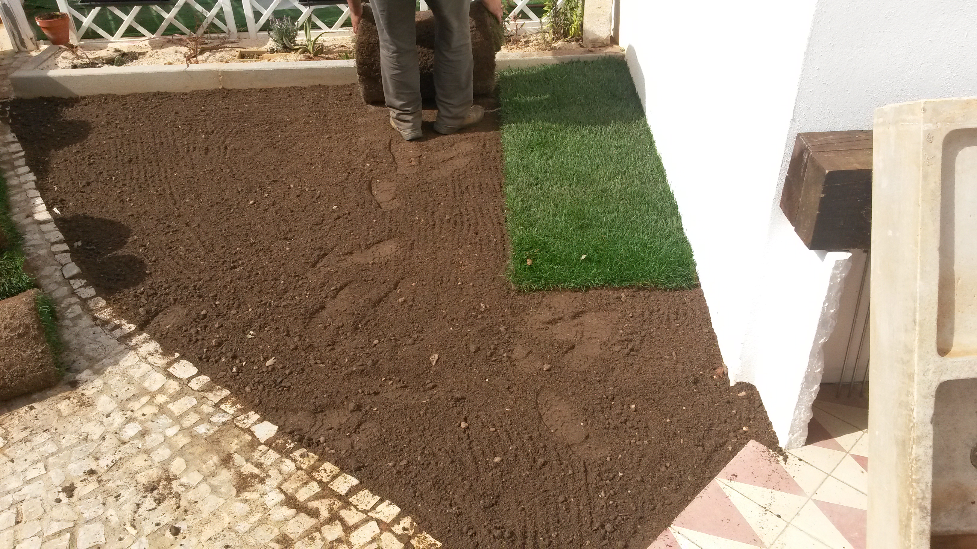 Construção de mini relvado e manutenção