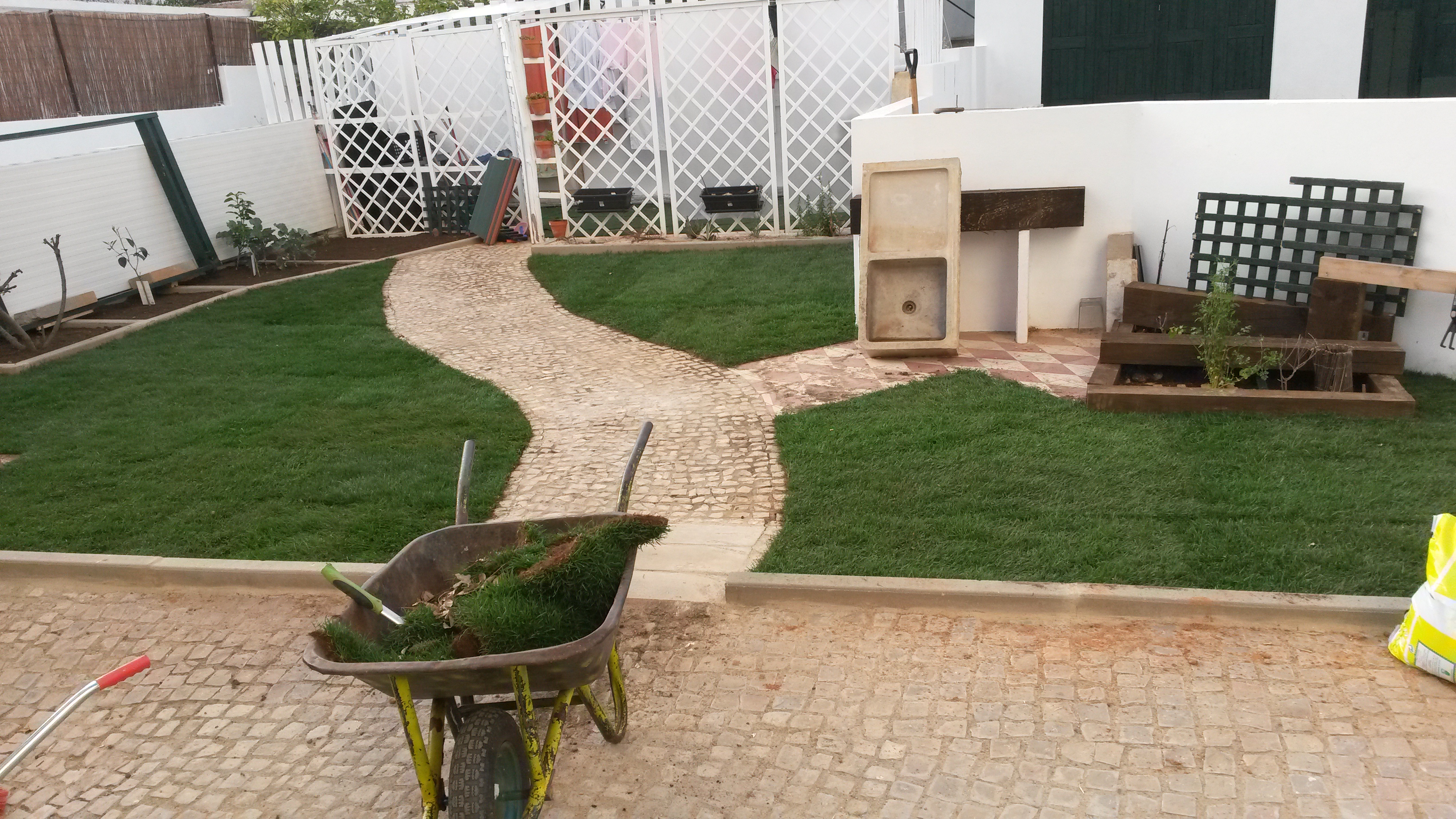 Construção de mini relvado e manutenção