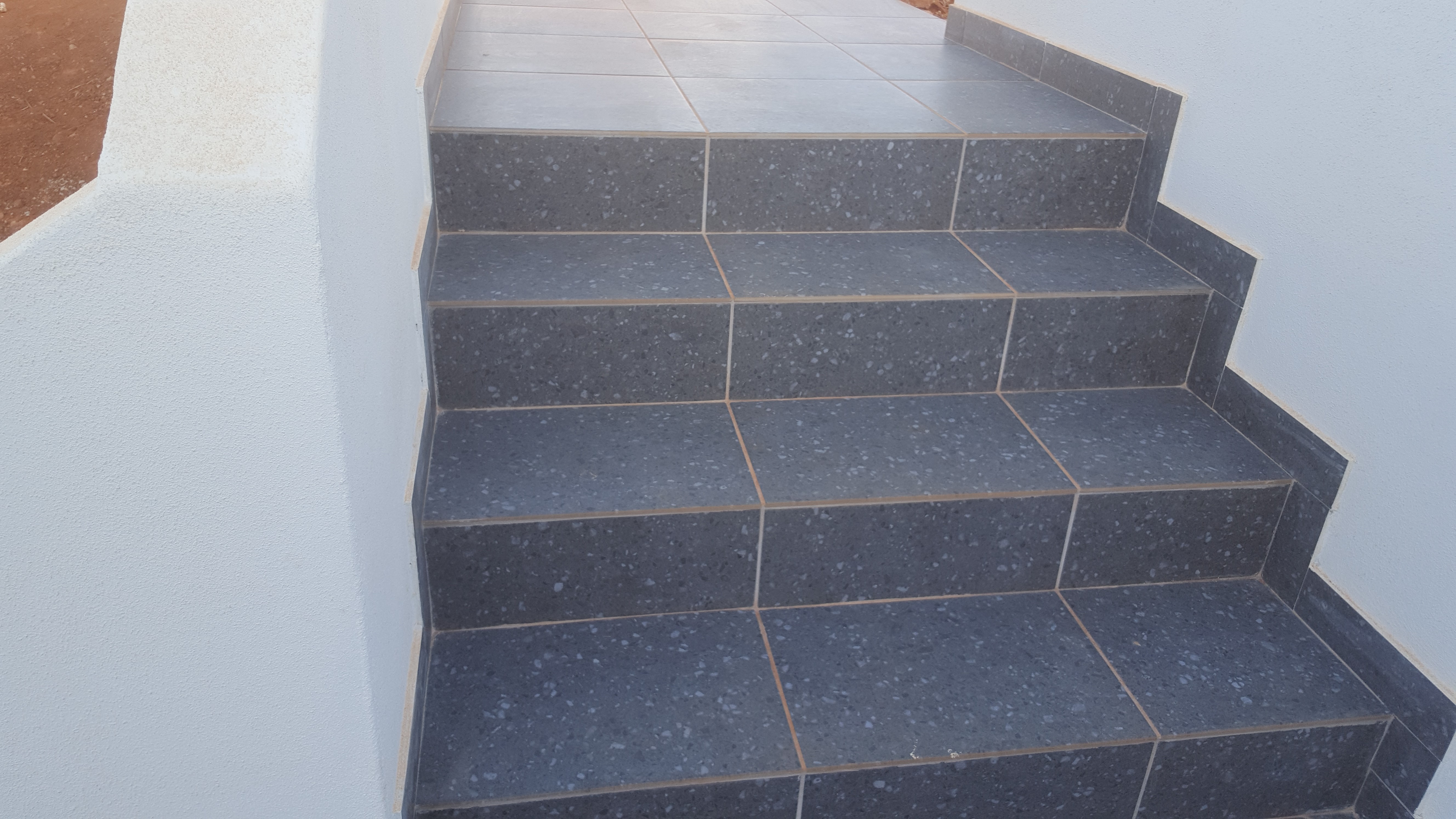 Assentamento de Cerâmica nos Degraus