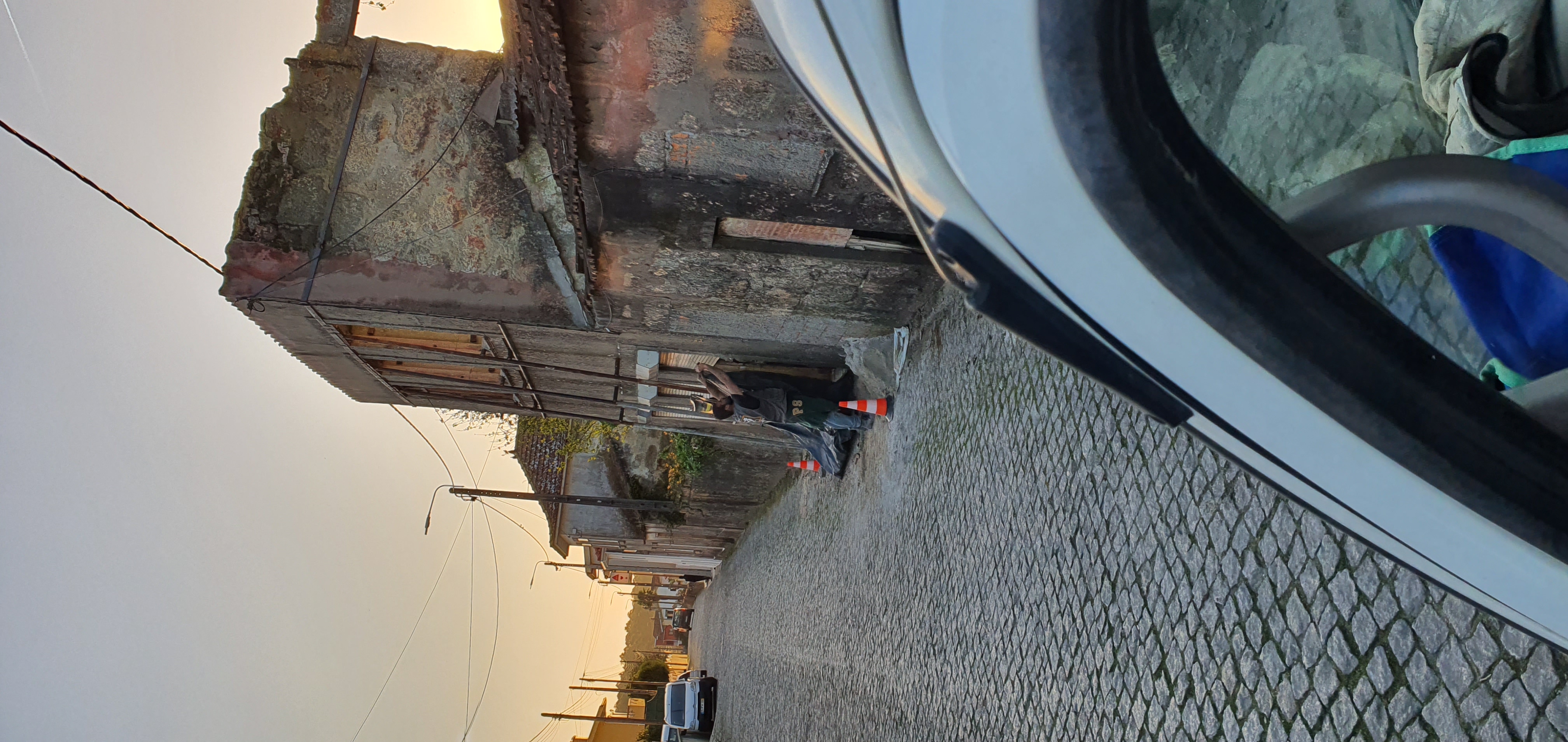 Demolição e estrutura metálica sustentação