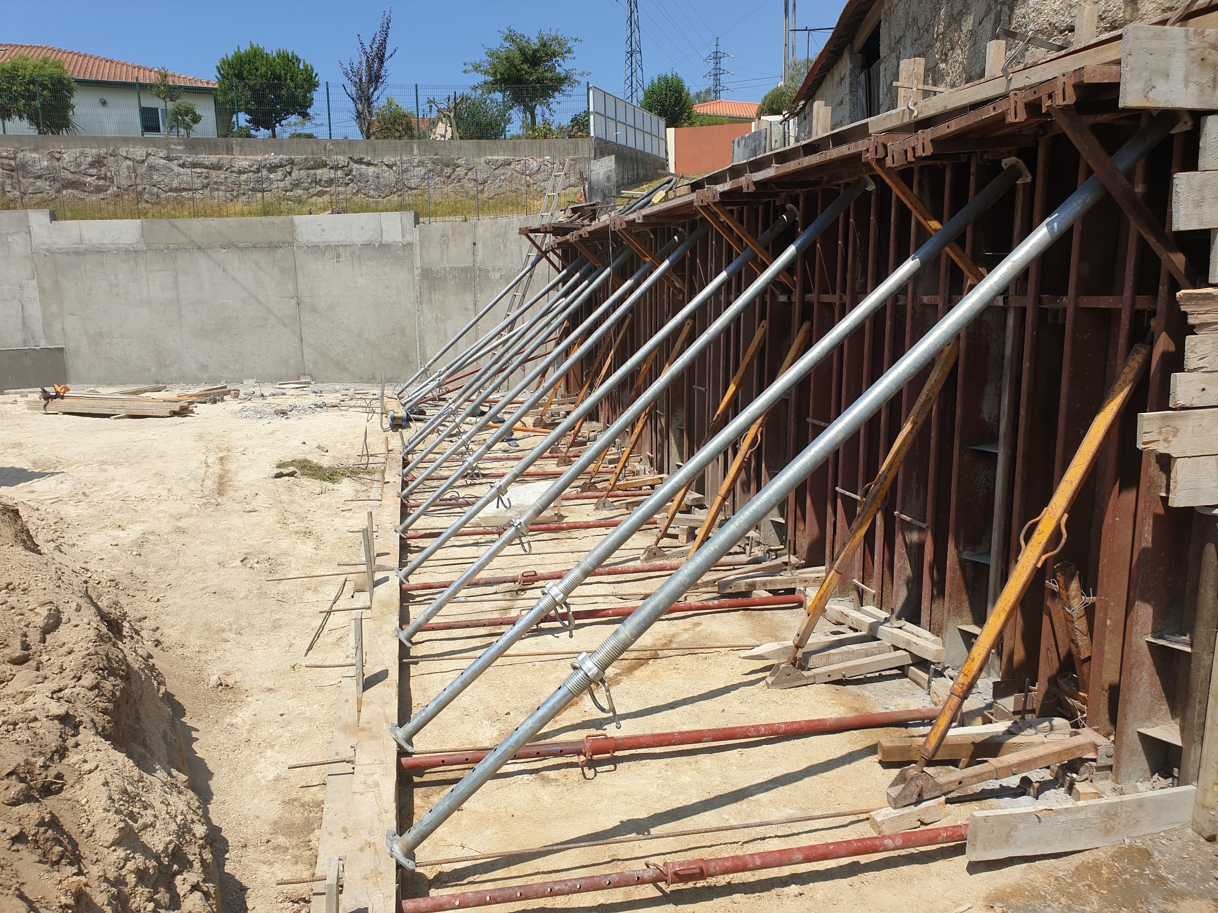 Confragem de muro de encosto