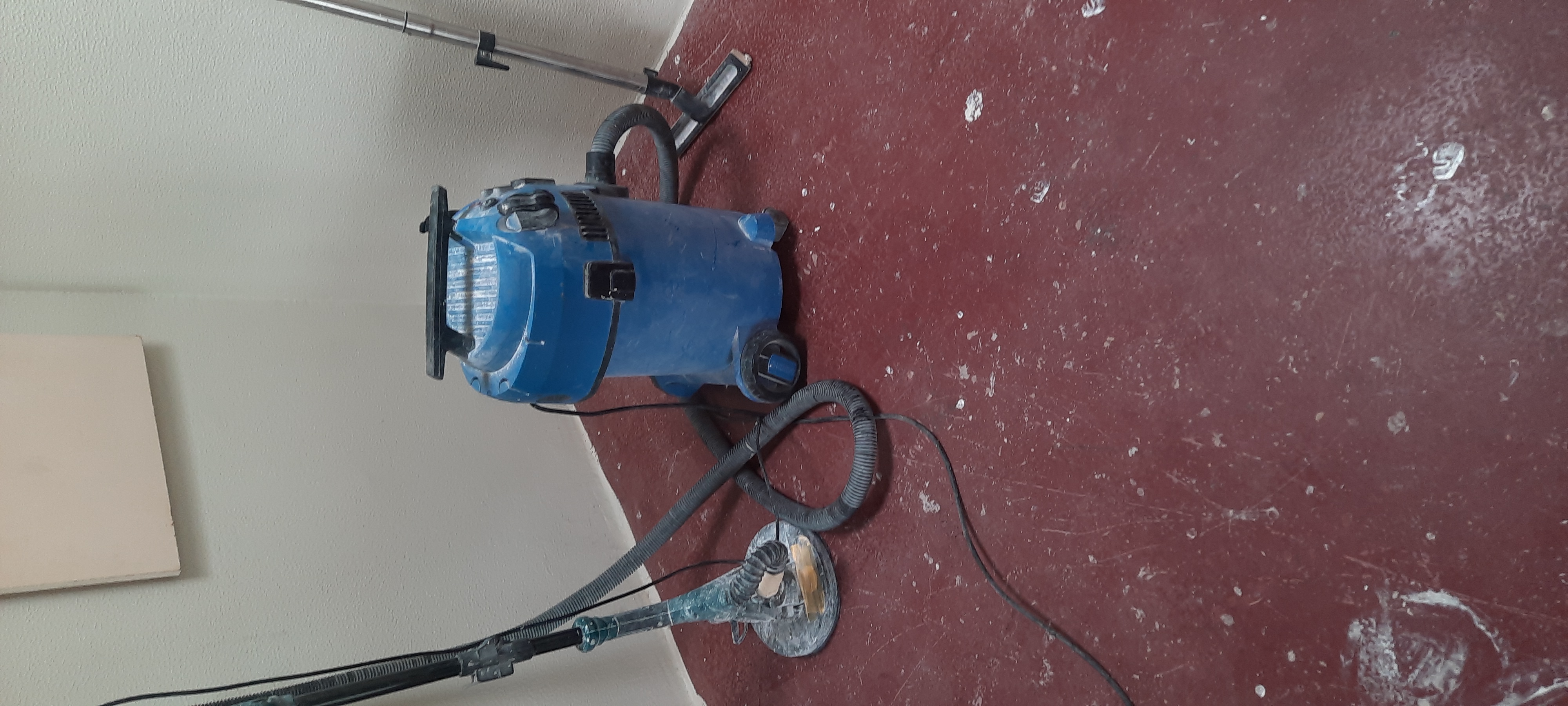 Sempre é uma ayuda de umas  máquinas eléctricas