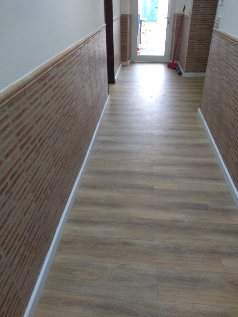 Remodelação de paredes e pavimento em moradia