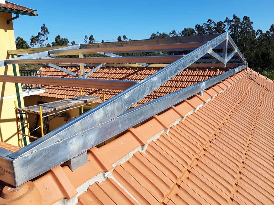 Estruturas para coberturas em Painel Sandwich - Figueira da Foz
