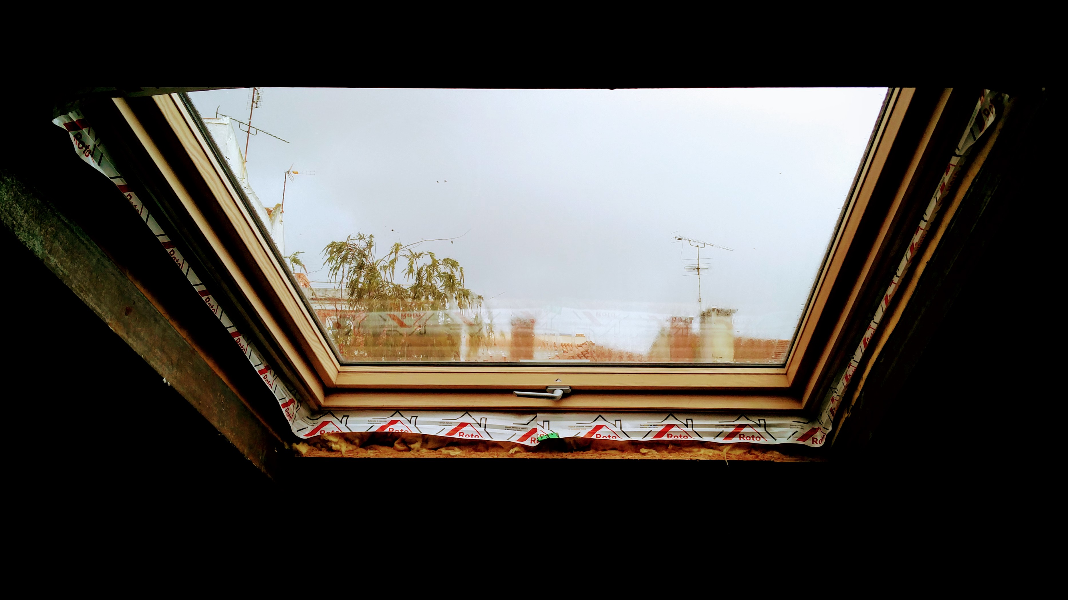 Fornecimento e Aplicação de Janelas estilo "Velux"