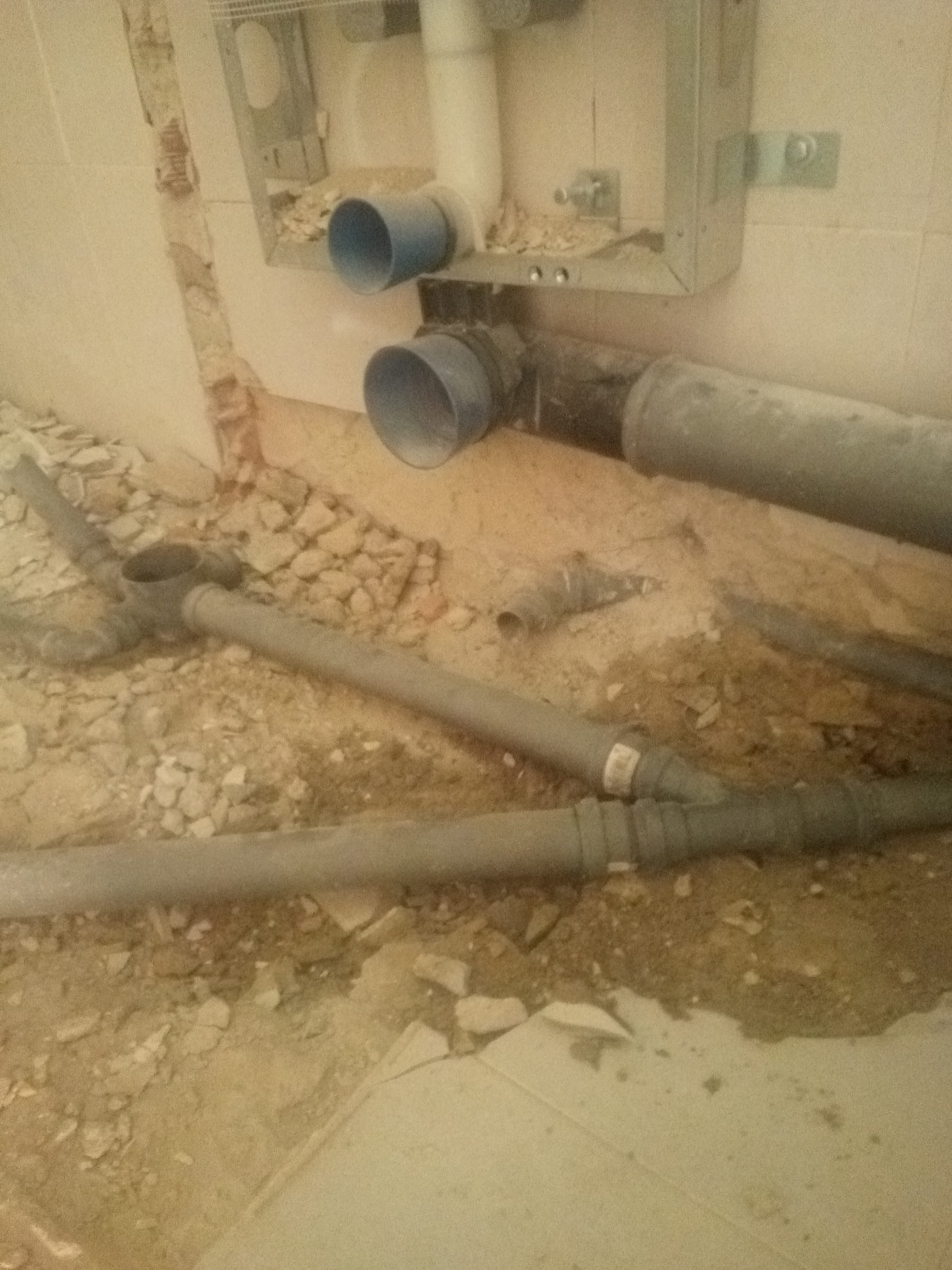 Canalização de esgotos em pvc para sanita suspensa