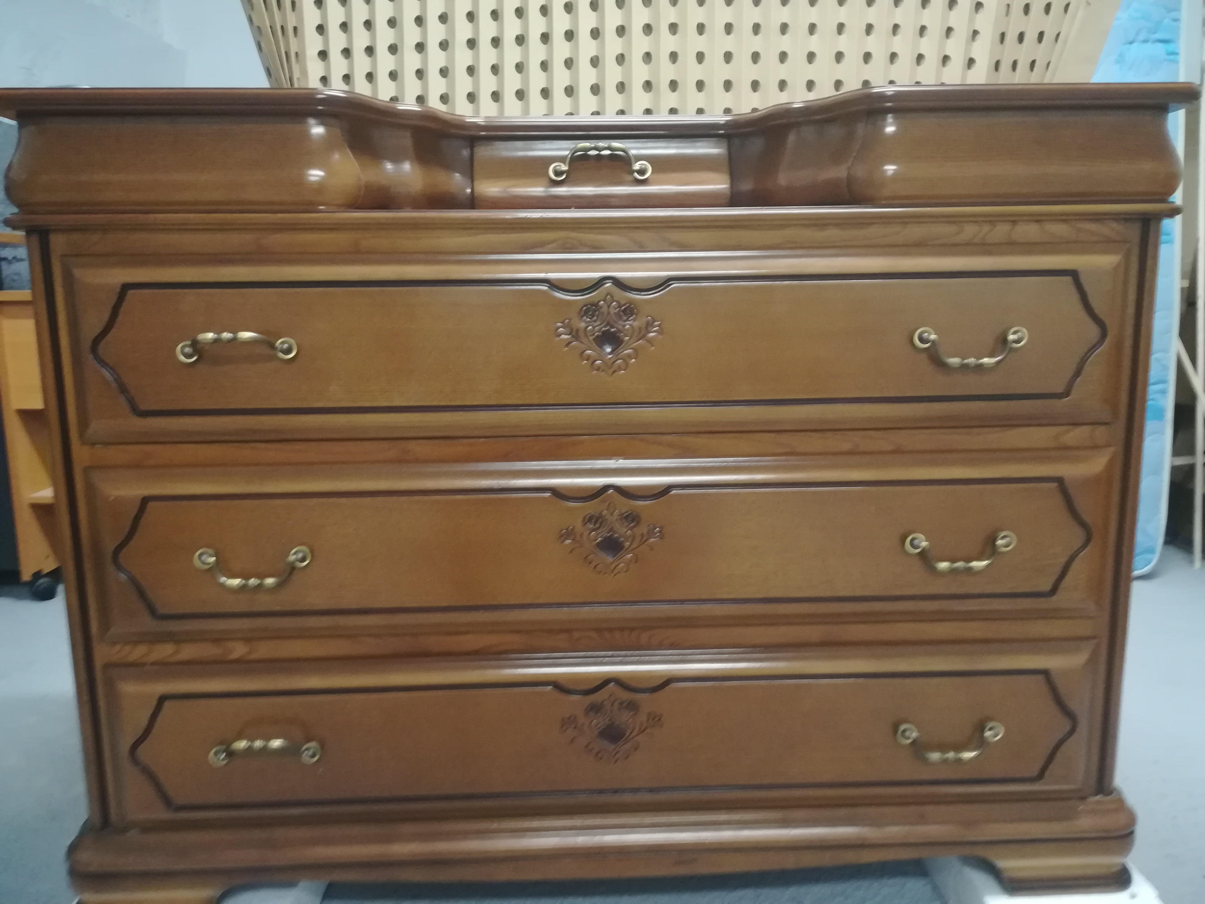 Movel Maciço em Verniz