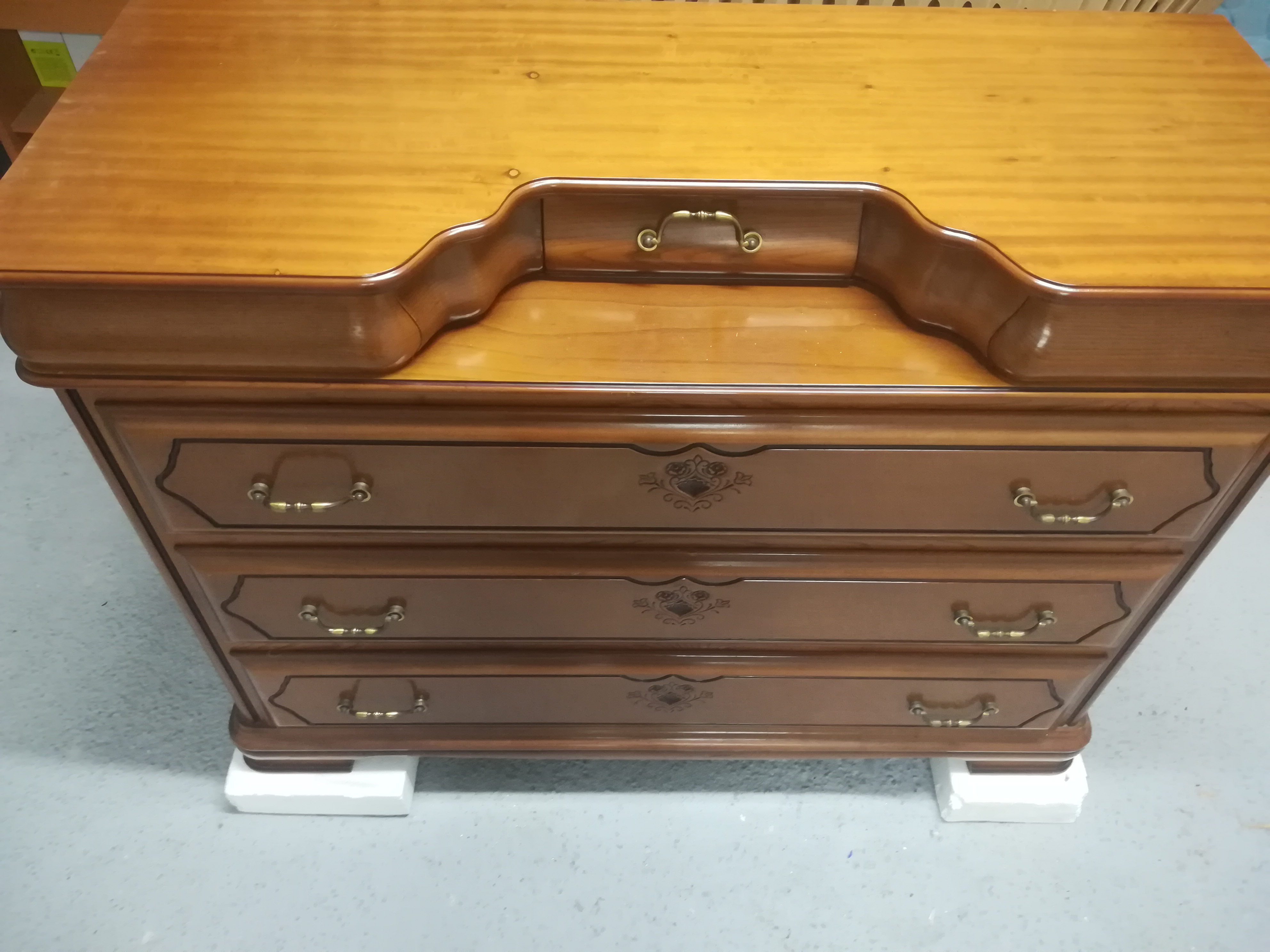 Movel Maciço em Verniz