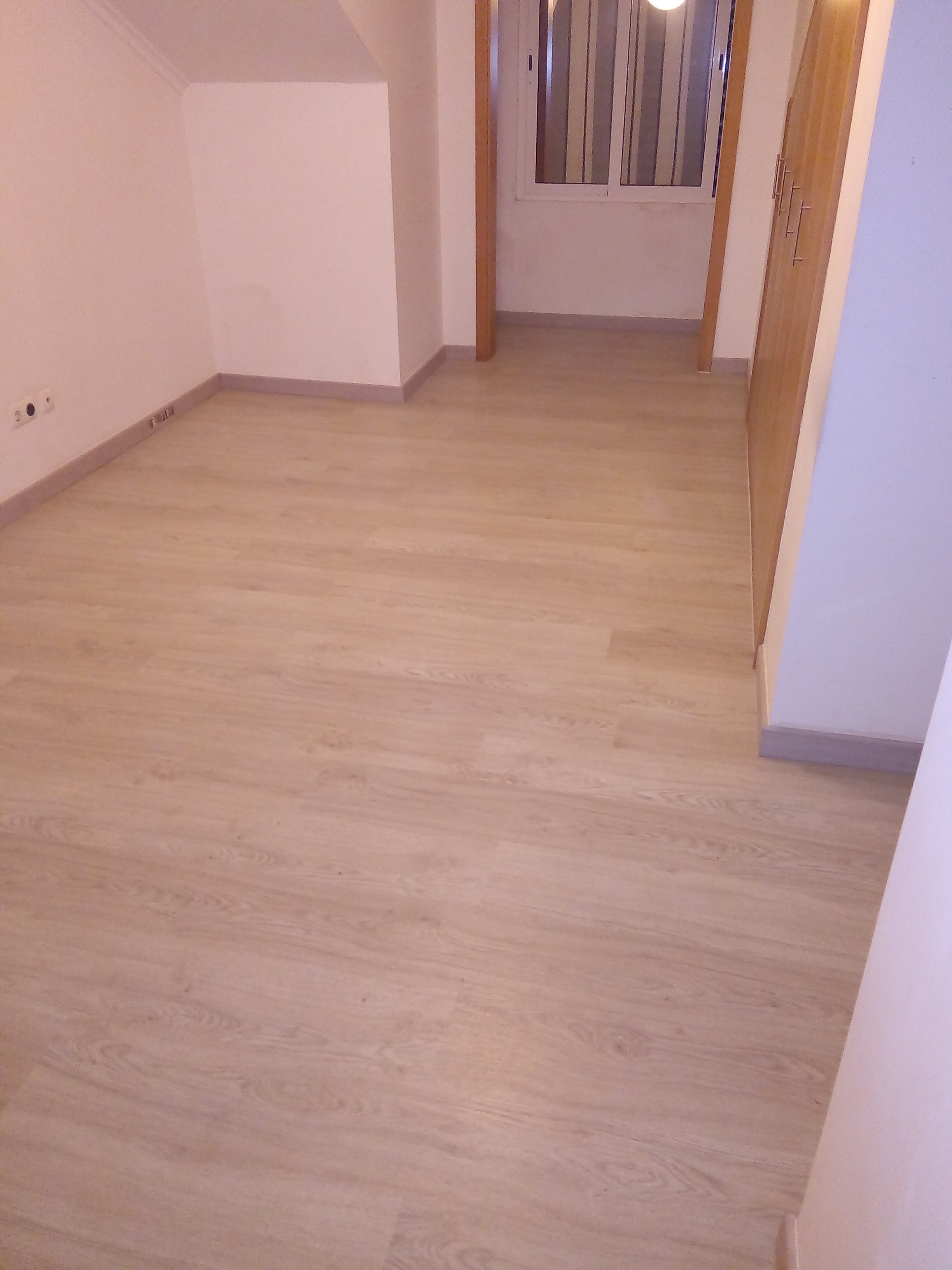 Colocação de pavimento flutuante