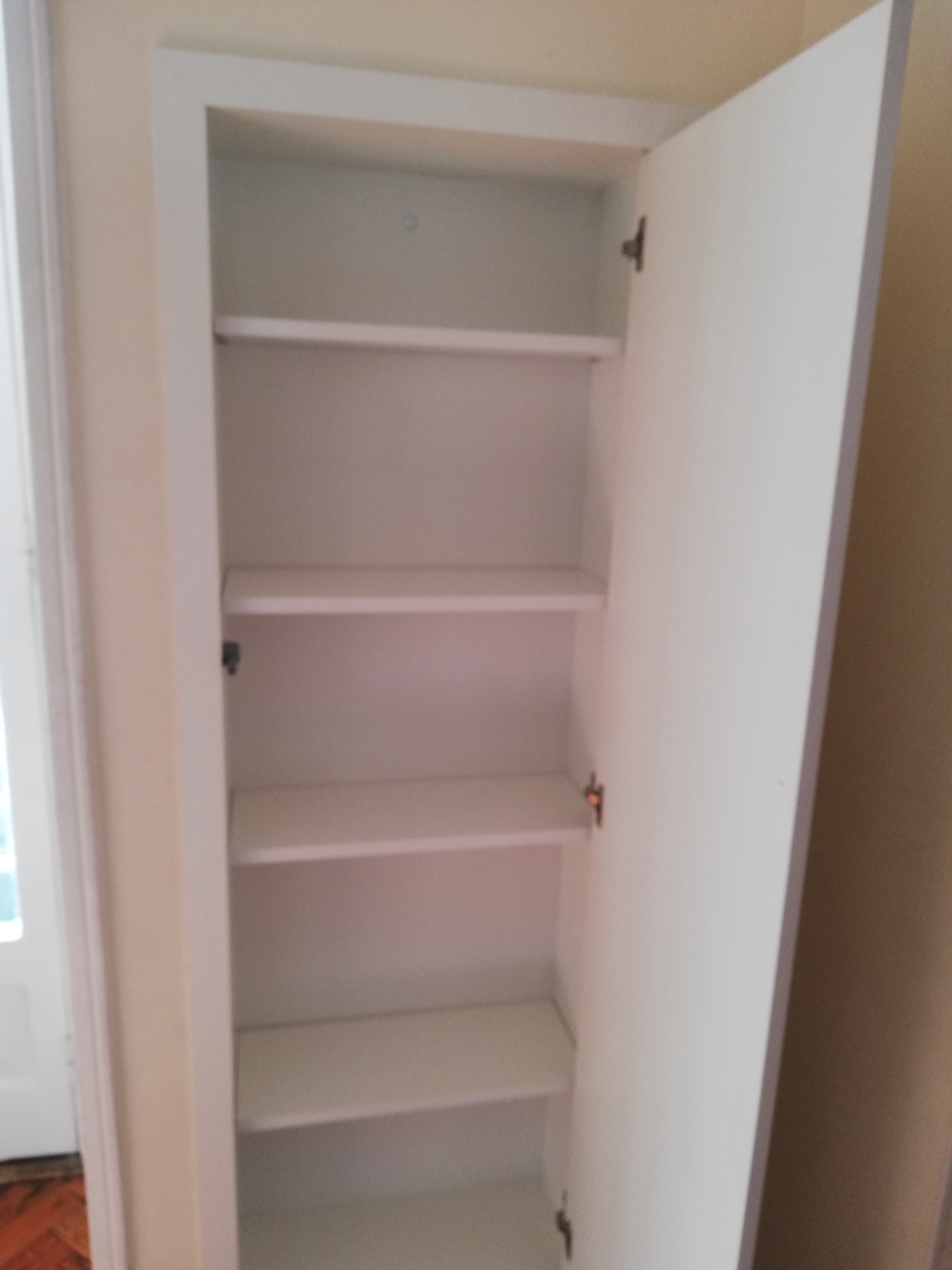 móvel para por no buraco que tinha na sala