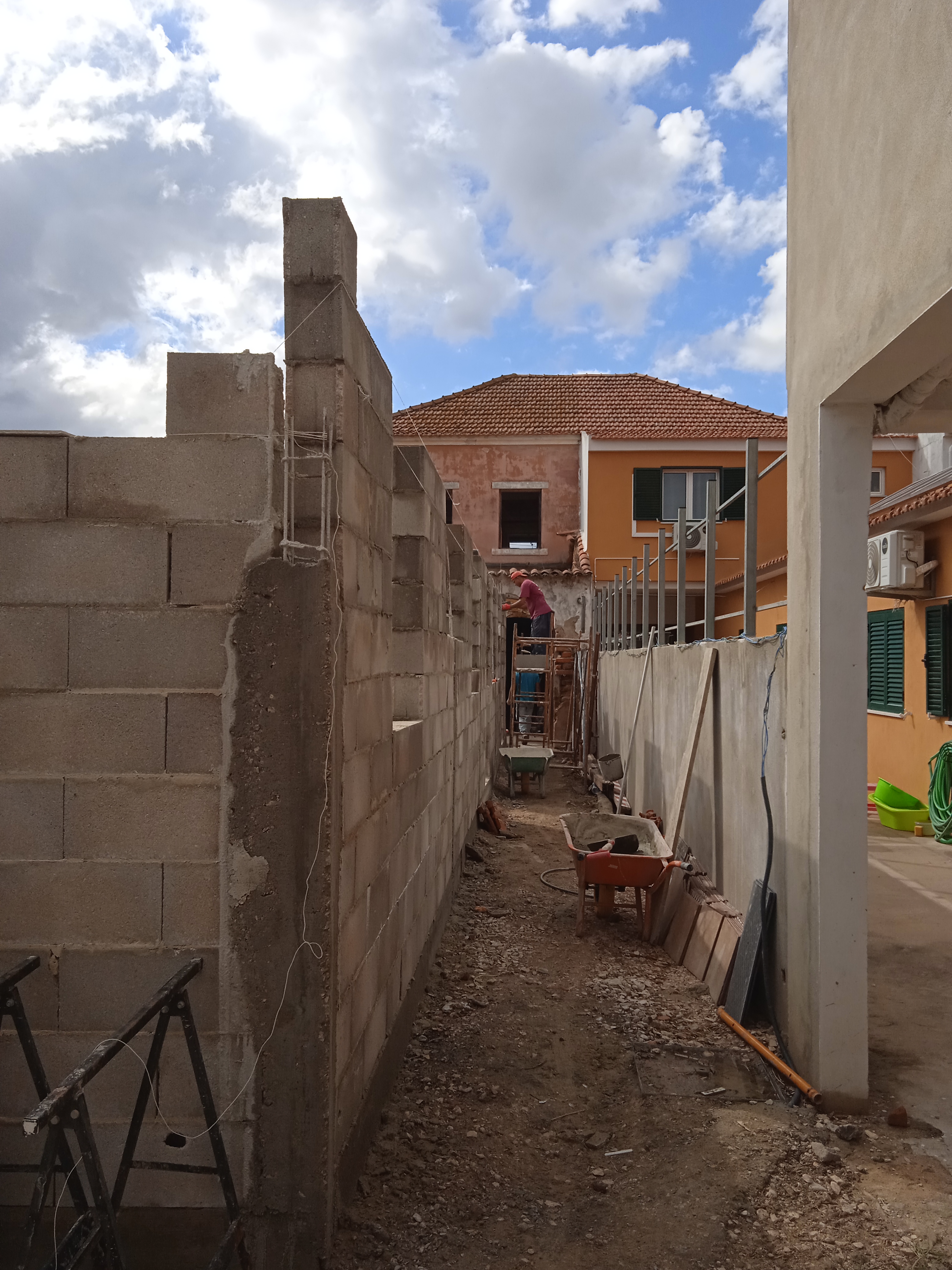 Alvenaria em blocos de betão