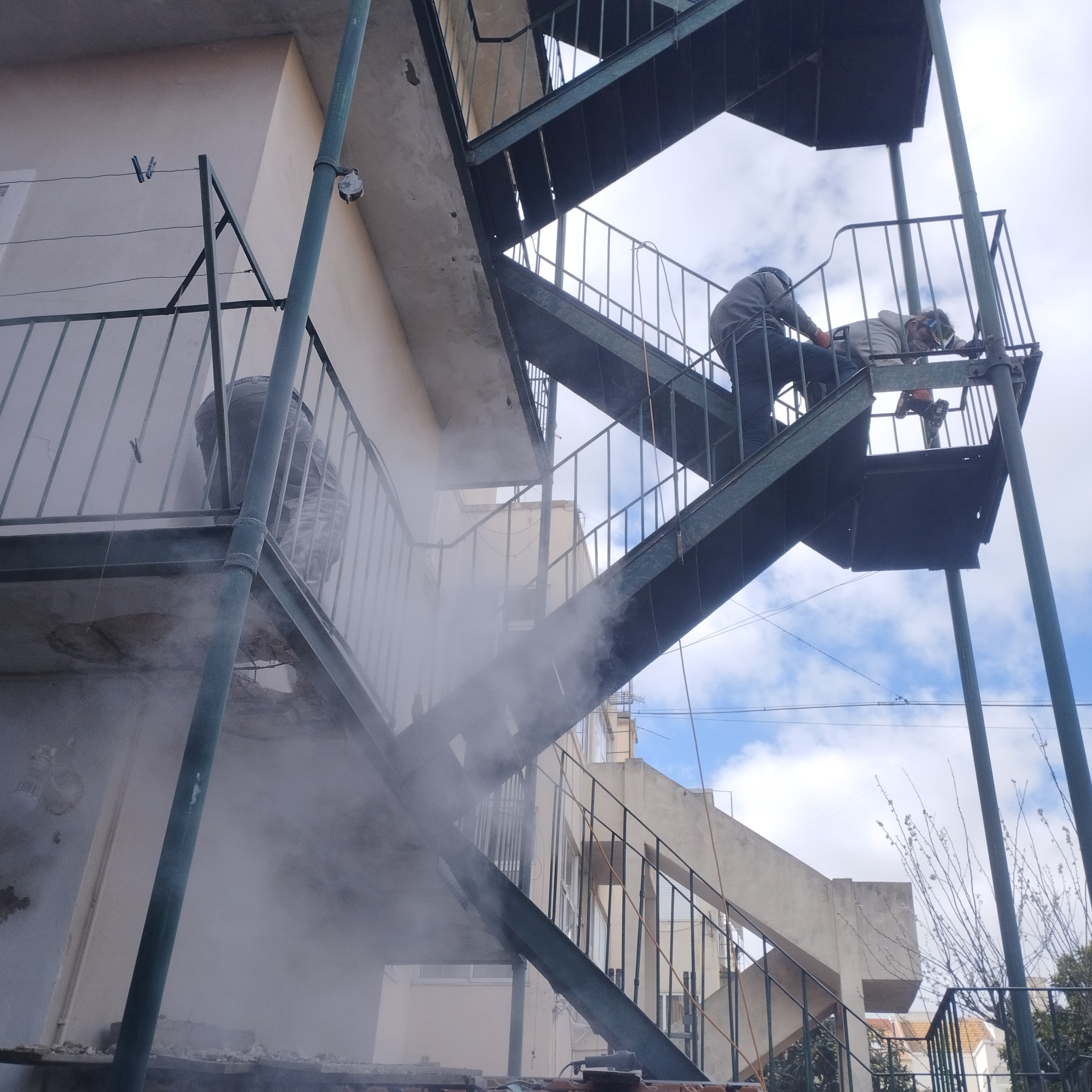 Reabilitação de escada de incêndio em Belém