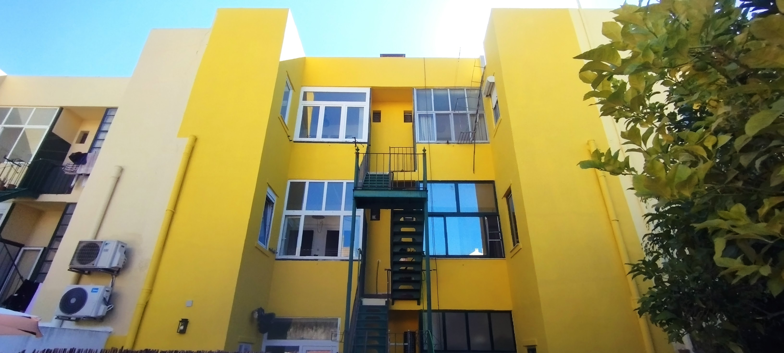 Reabilitação de fachada em Alcântara