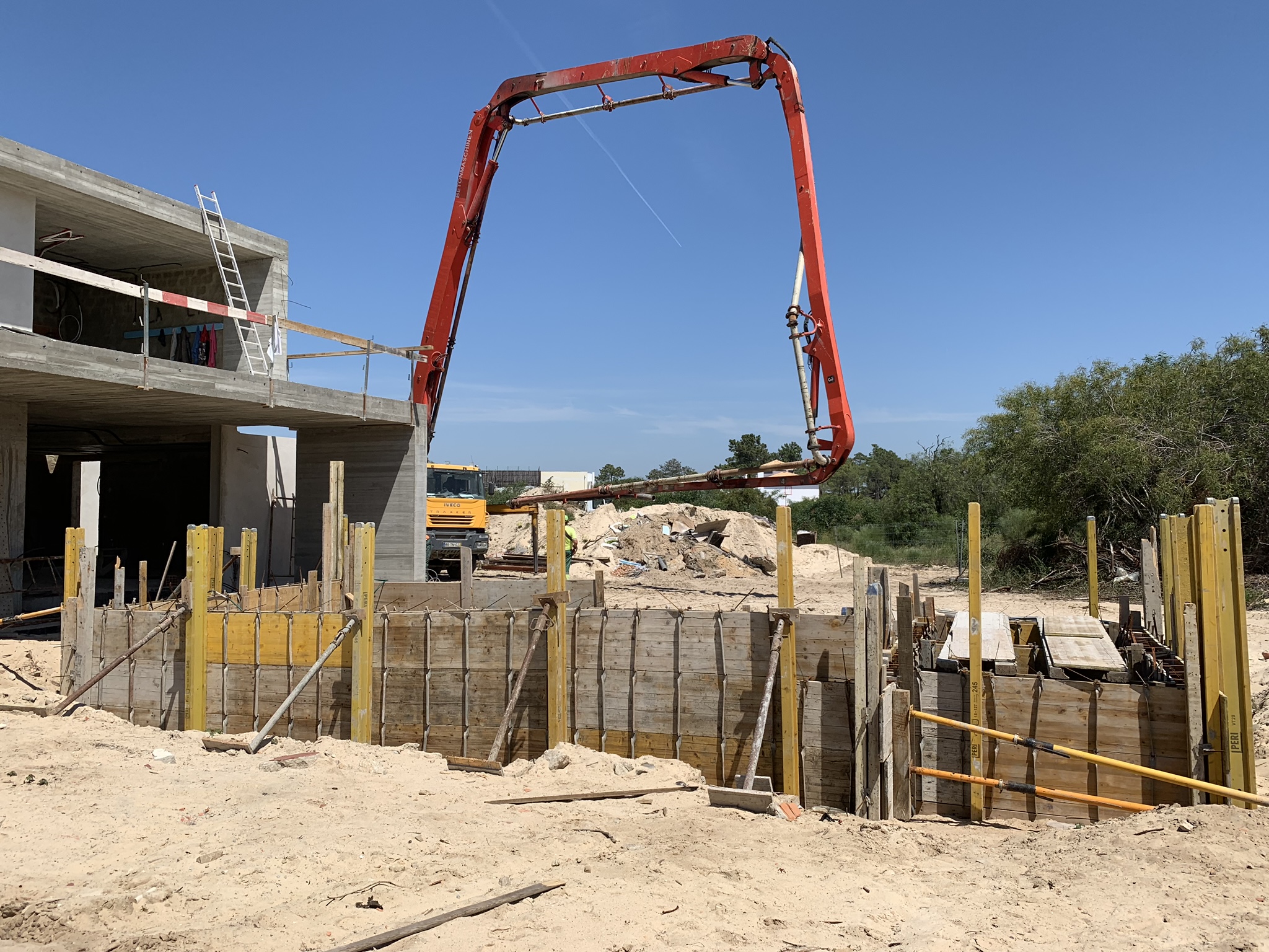 Bombeamento de Betão em Obra de Troia