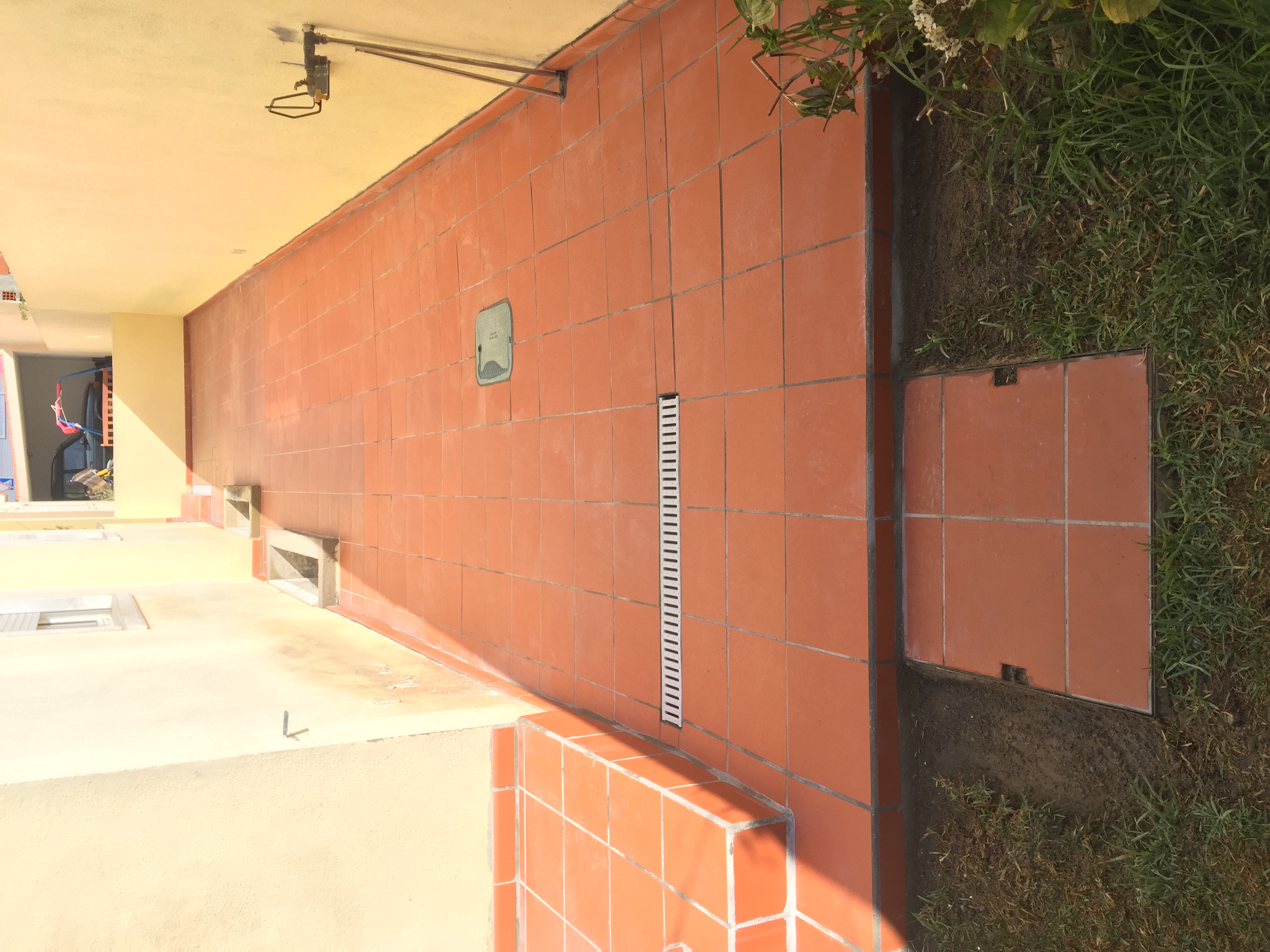 Remoçao e aplicação de tijoleira vermelha 30x30