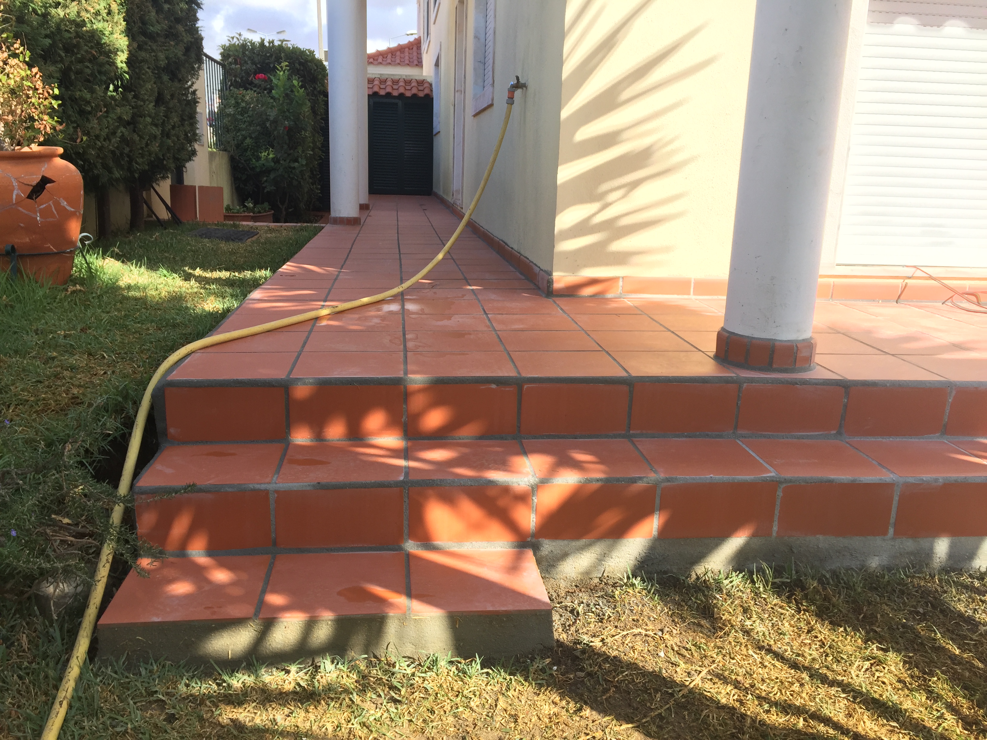 Remoçao e aplicação de tijoleira vermelha 30x30