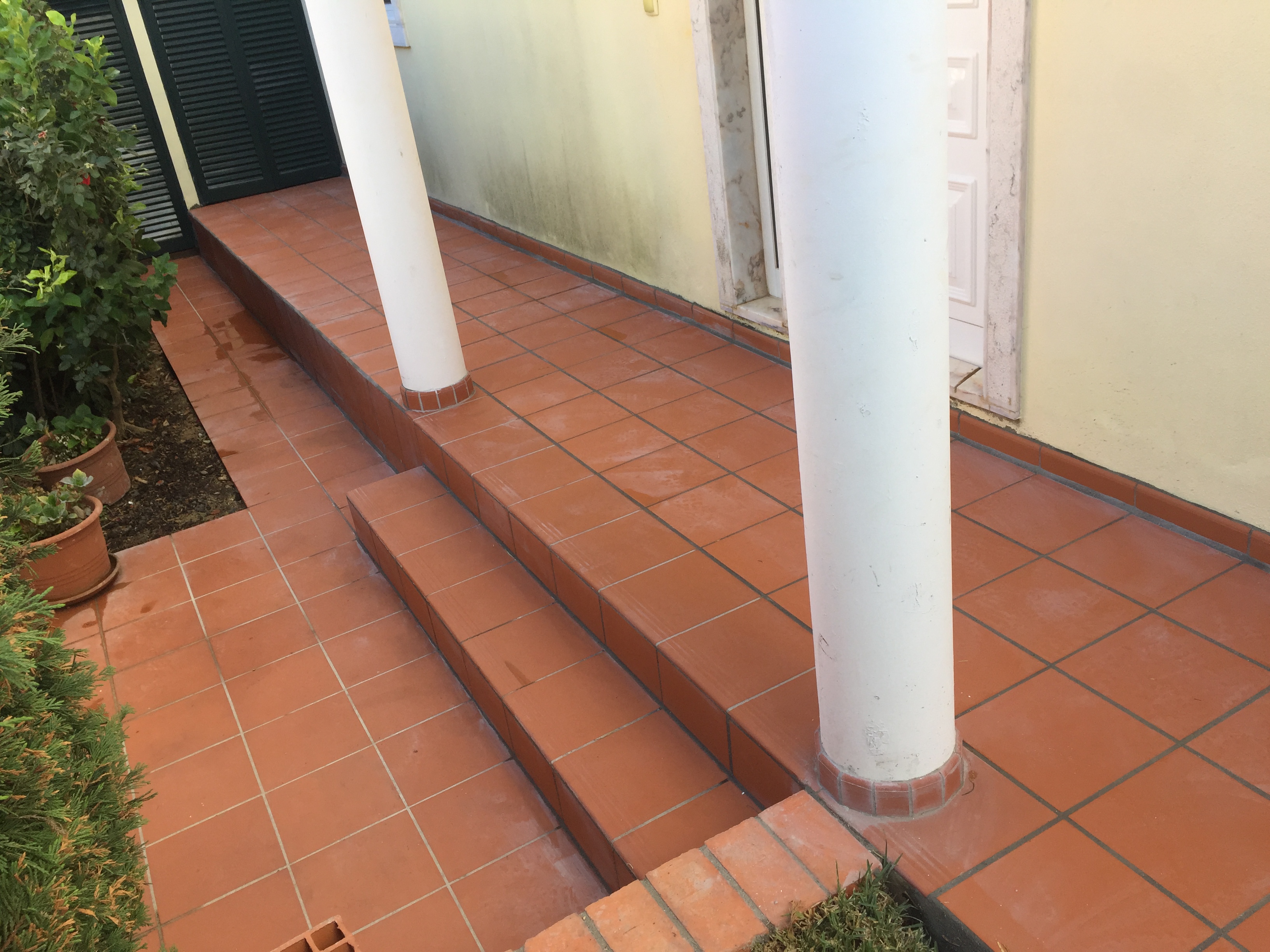 Remoçao e aplicação de tijoleira vermelha 30x30