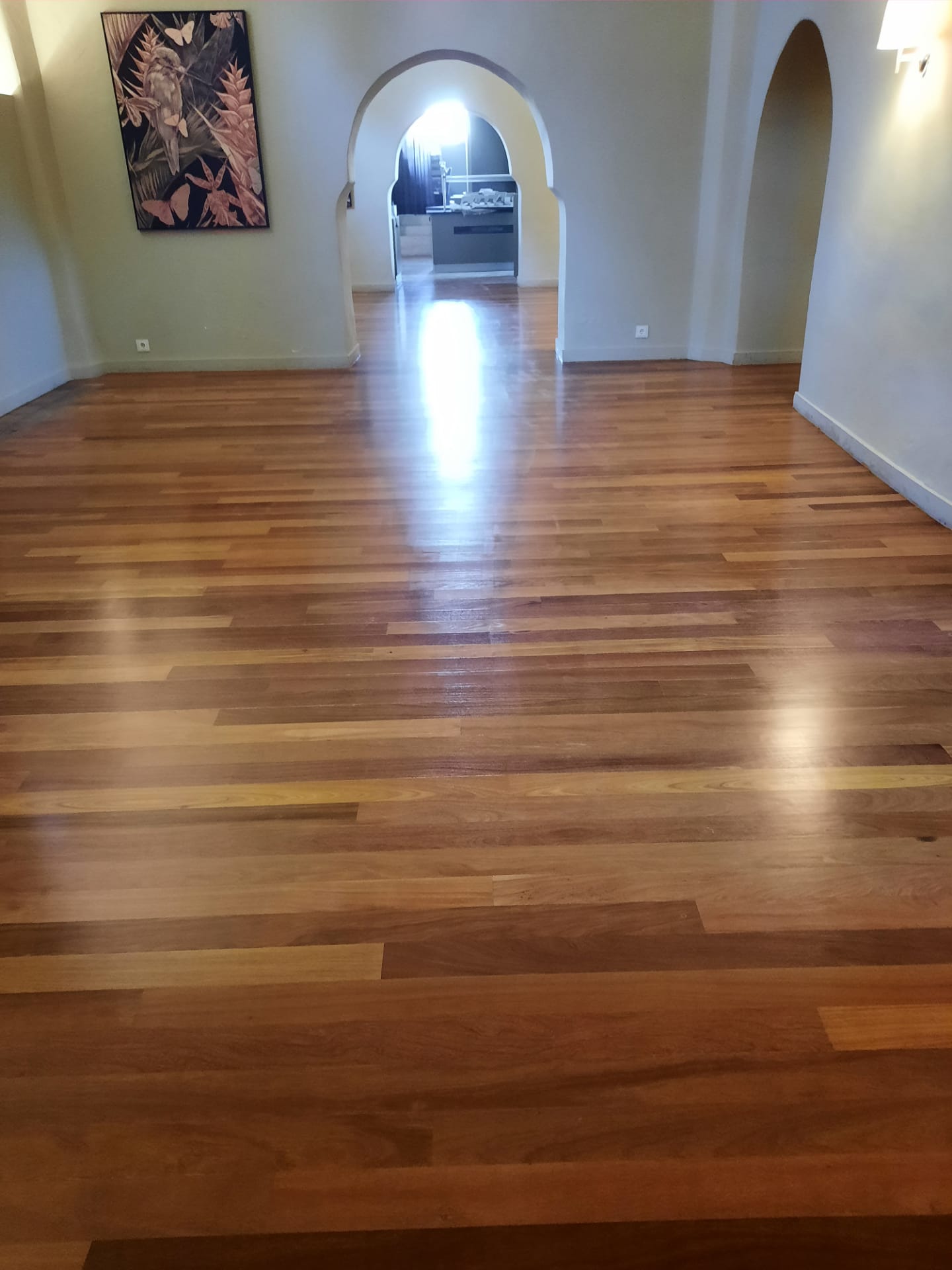 Afagar e Envernizar Pavimento de Madeira