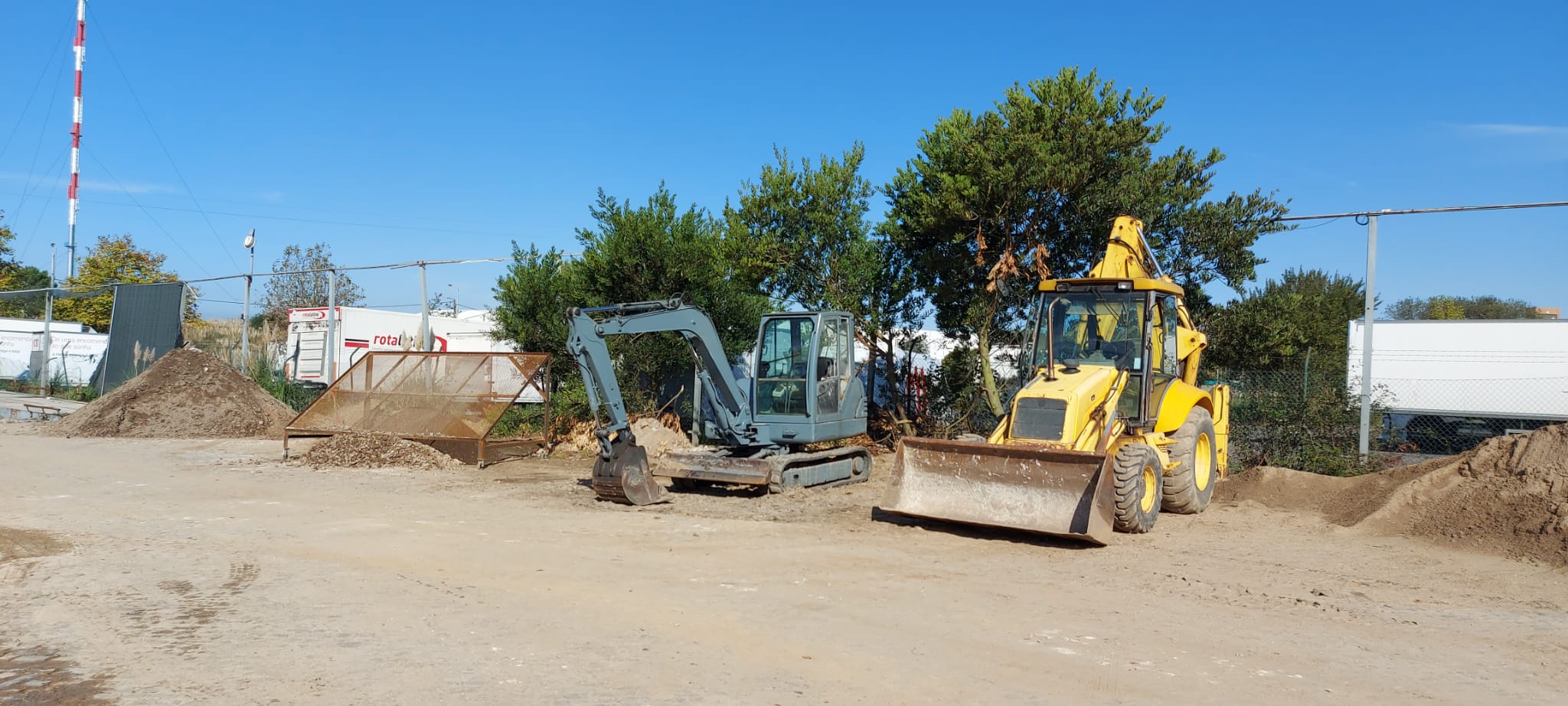 Máquina giratória 4,5T e Retroescavadora