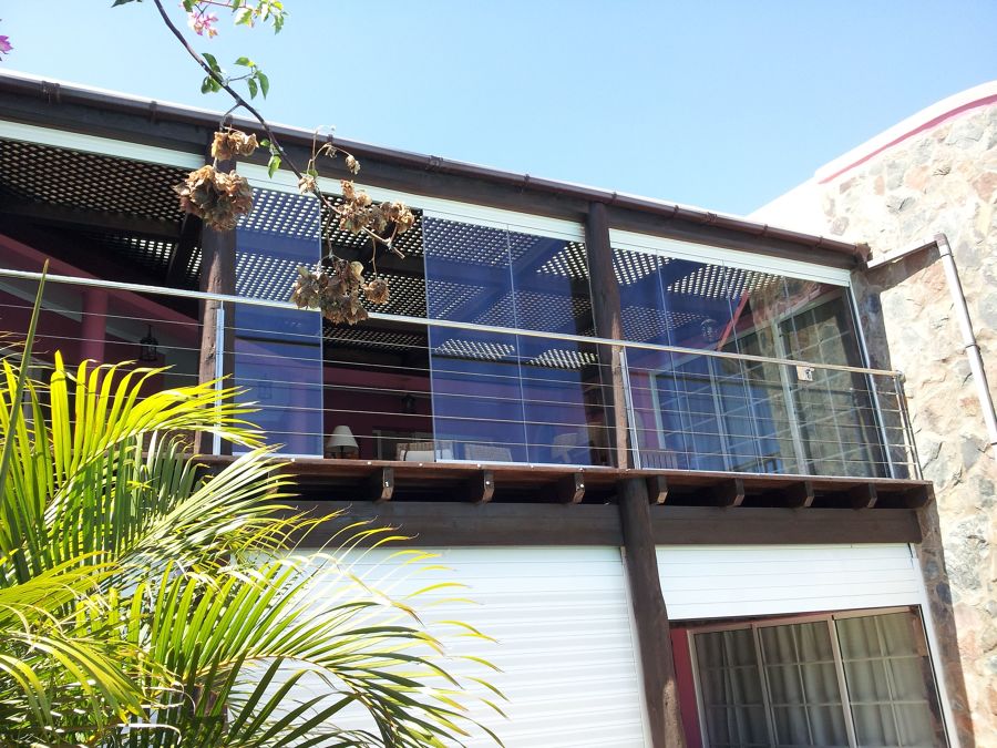 Uma varanda em vidro respeita o estilo arquitetónico