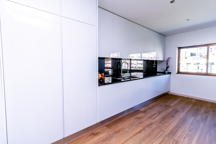 Cozinha MDF Hidrófugo lacado.