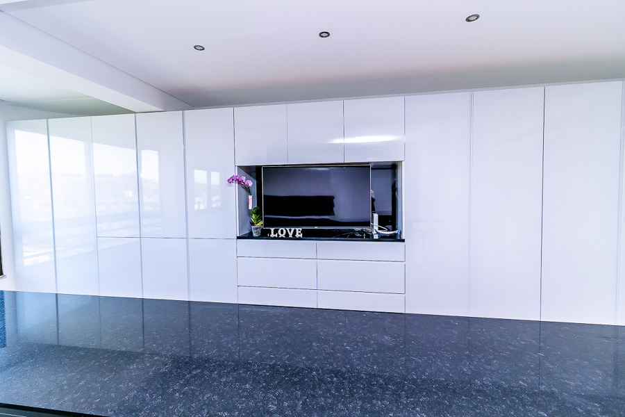 Cozinha MDF Hidrófugo lacado.