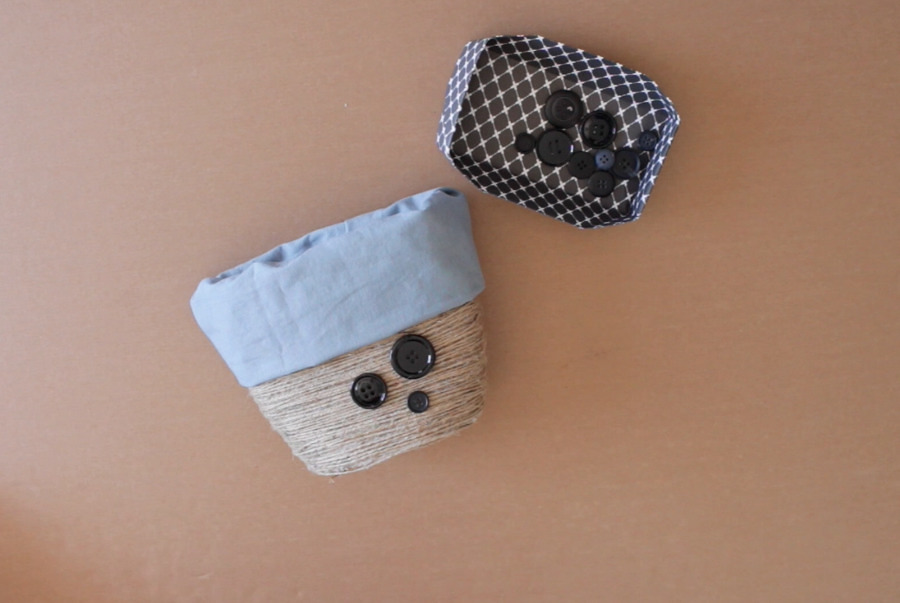 Criar um cesto forrado a tecido a partir de uma garrafa de detergente