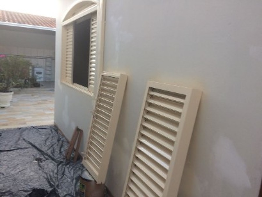 Montagem das janelas já pintadas