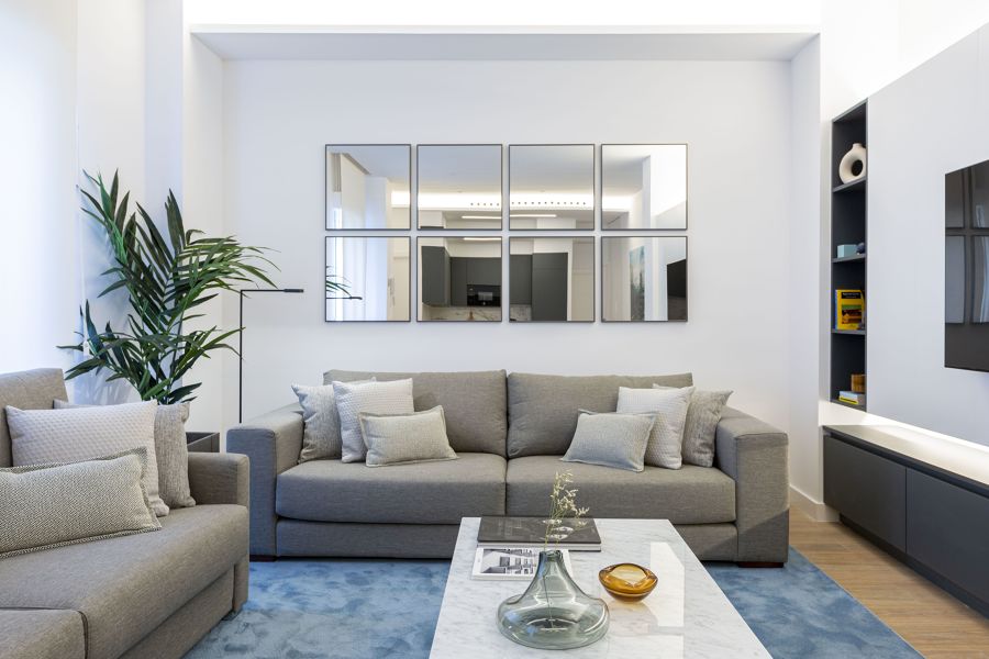 painel de espelhos na parede