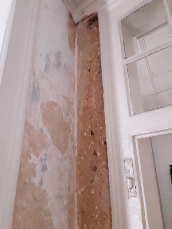 Paredes interiores com infiltrações