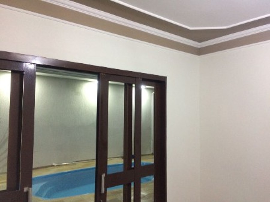 Porta antes da pintura sendo que esta cor fui eu mesmo que tinha feito a 5 anos atrás resolveu mudar