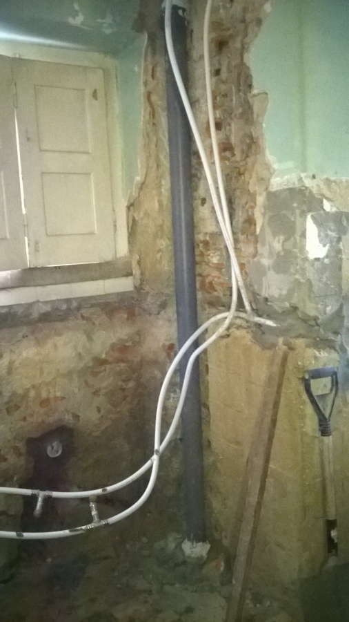 reparação e substituição de prumada da canalização de esgoto