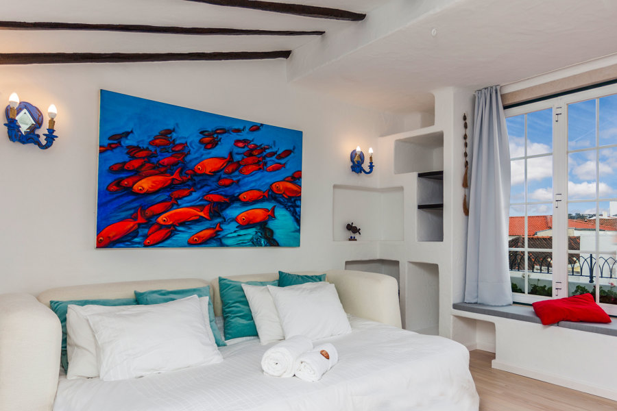 Um quarto cheio de cor