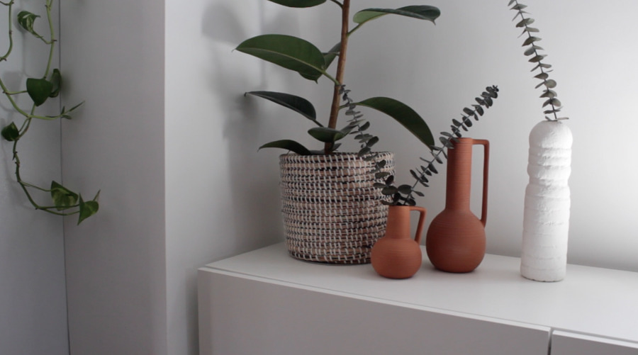 Um vaso de flores moderno