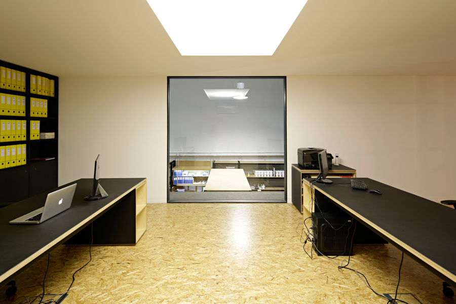 Vista sobre o armazém e entrada de luz natural