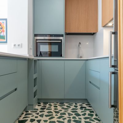 Pinte os armários da casa antiga