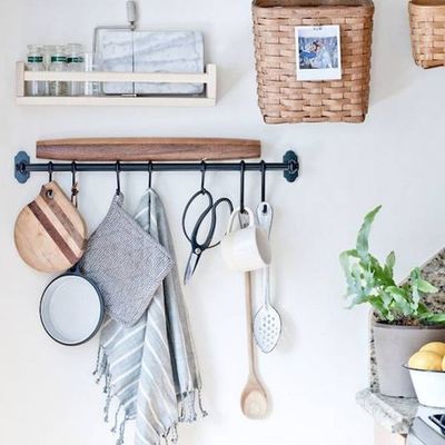 5. Pendurar alguns utensílios na parede