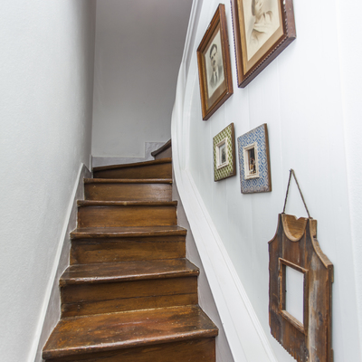 As escadas para o piso superior