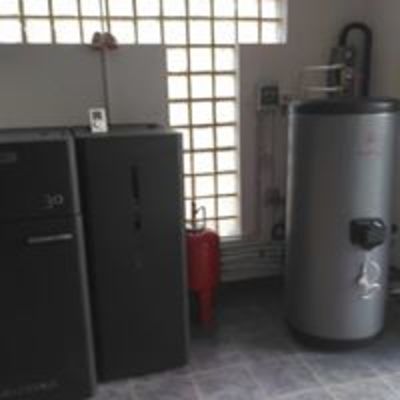 Caldeira a pellets Solzaima para aquecimento central e apoio à águas quentes sanitárias