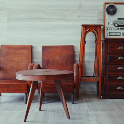 Como pintar móveis de mogno de branco