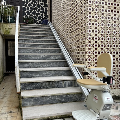 Elevador de escada retilineo