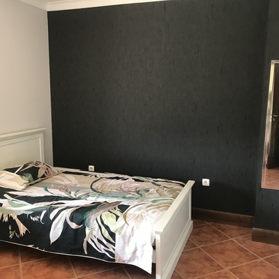 Antes e depois de lacagem de mobiliário de quarto.