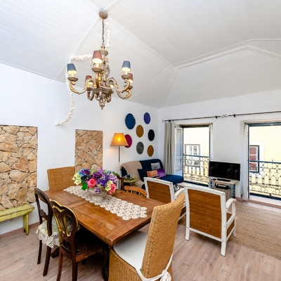 Mobiliário vintage pintado em conjunto com peças mais modernas