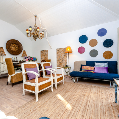 Mobiliário vintage pintado em conjunto com peças mais modernas