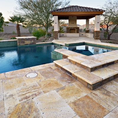 piscina em travertin