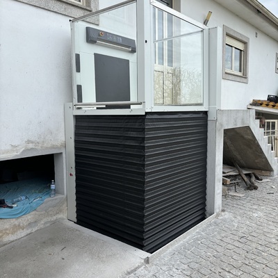 Plataforma vertical exterior